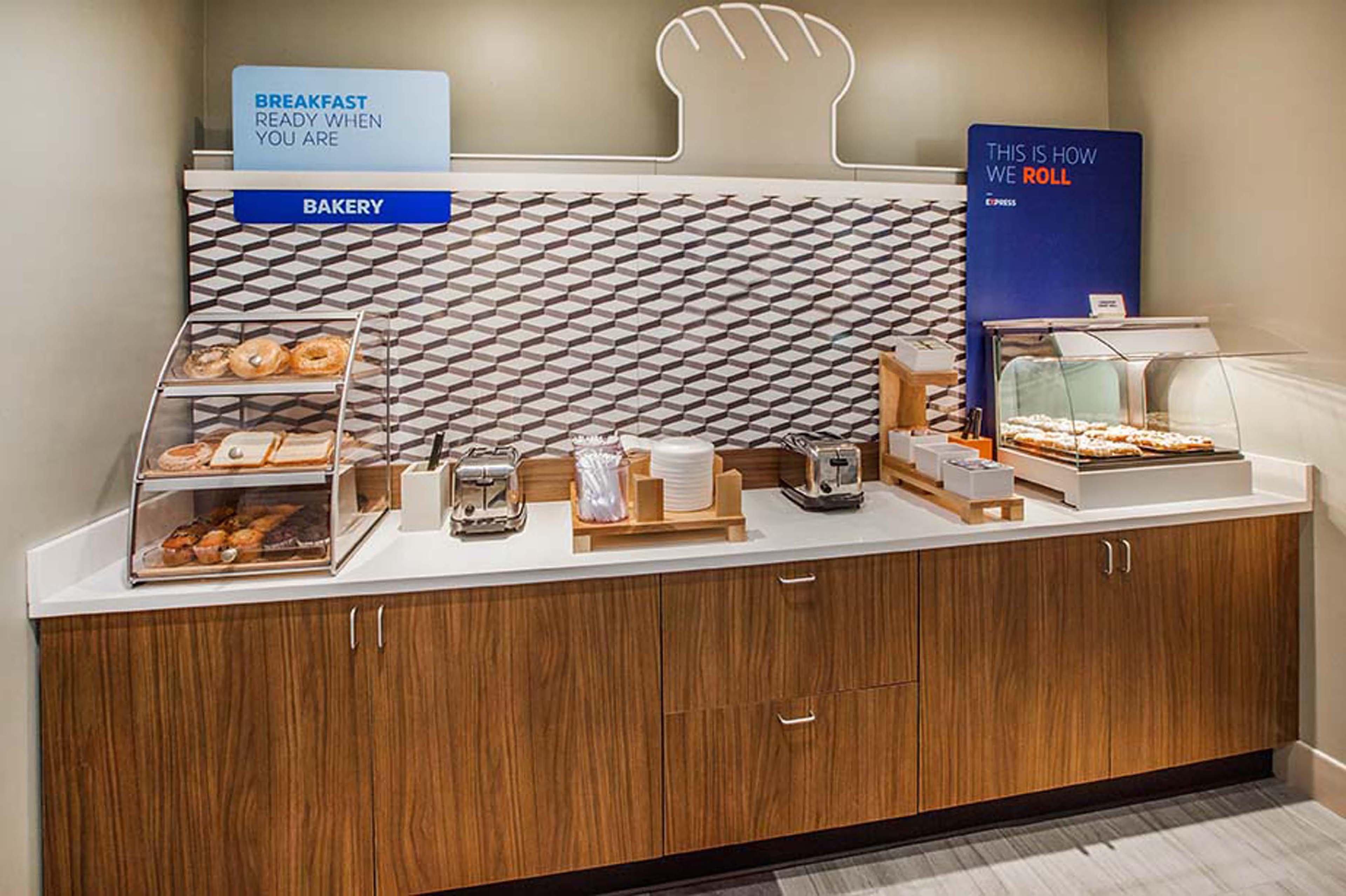 Holiday Inn Express Hotel & Suites Belmont By Ihg Kültér fotó